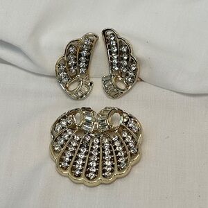 Vintage Gold Tone Wing Shell Rhinestone Baguette Crystal ClipOn & Brooch Set